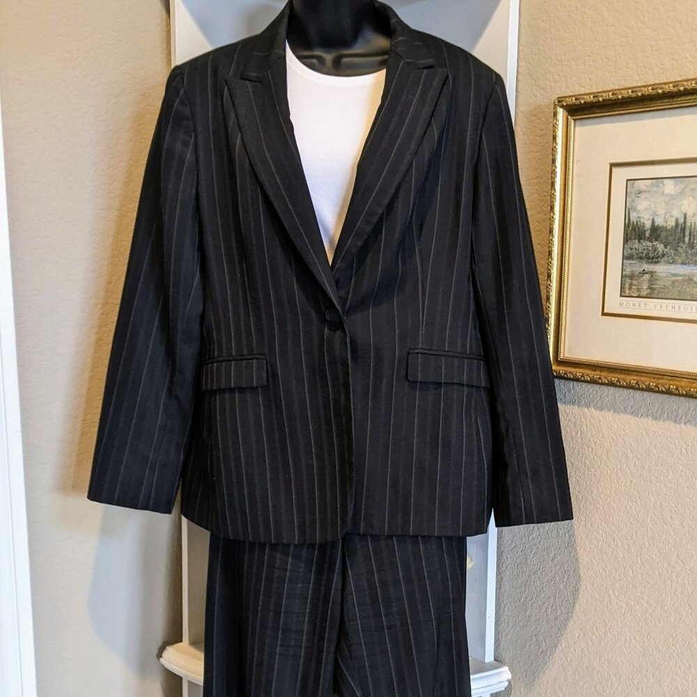 Womens Jones New York sz 16 pinstrip pants suit